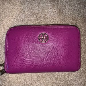 Tory Burch Robinson small wristlet
